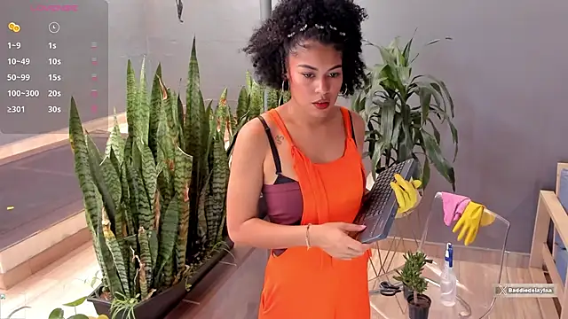 baddie delaylaa online show from April 22, 8:10 pm