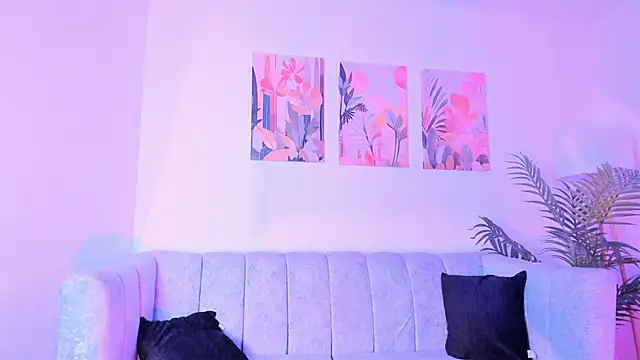 Velvet Noir  online show from June 5, 11:27 am