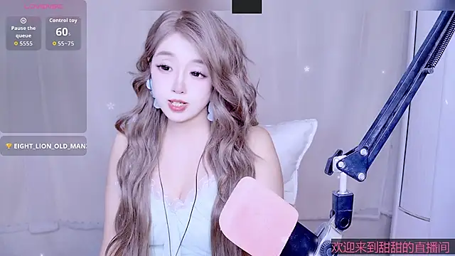 Snapshot of Cuviee chatting on May 8, 12:43 pm Cuviee online show from May 8, 12:43 pm