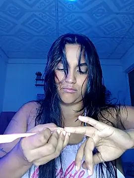 Snapshot of Kim_roussee chatting on May 3, 9:10 pm Kim roussee online show from May 3, 9:10 pm