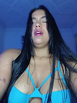 Snapshot of Kim_roussee chatting on May 5, 12:35 pm Kim roussee online show from May 5, 12:35 pm