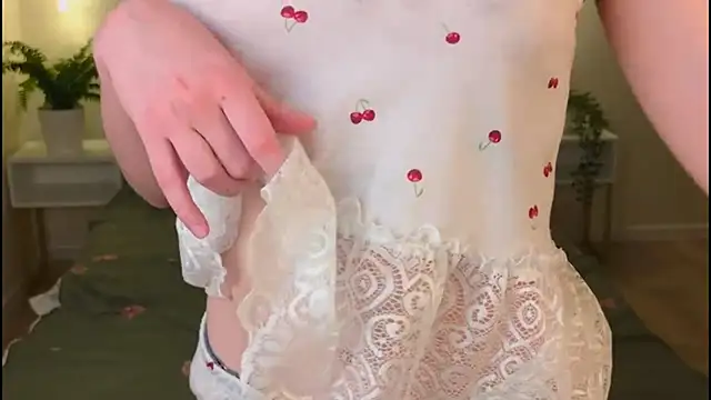 Snapshot of MellyAlfayi chatting on April 4, 8:12 am MellyAlfayi online show from April 4, 8:12 am