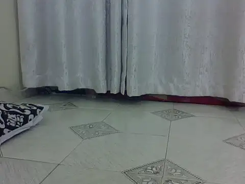 Snapshot of nozie03 chatting on April 8, 2:06 pm nozie03 online show from April 8, 2:06 pm