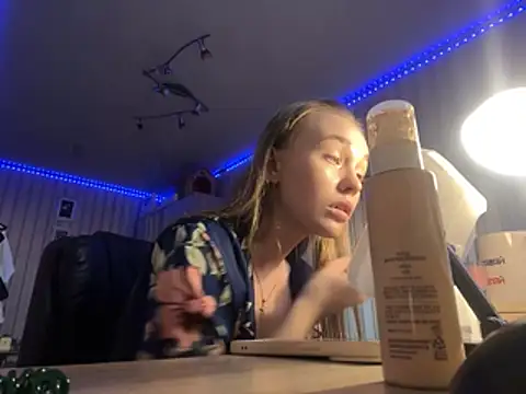 melissashineeee online show from April 3, 10:46 am