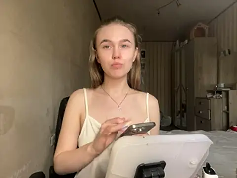 melissashineeee online show from April 6, 9:10 am