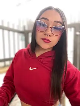 Snapshot of Ashley_pinkk21 chatting on March 27, 9:47 pm Ashley pinkk21 online show from March 27, 9:47 pm