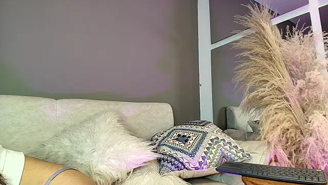 Zoee 8 online show from June 25, 4:11 pm