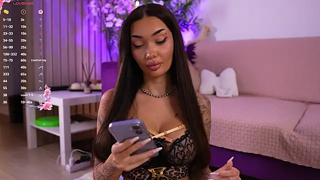 SashaFererra online show from June 15, 8:22 pm