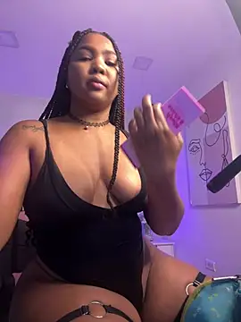 madisoncurt  online show from May 19, 11:49 am