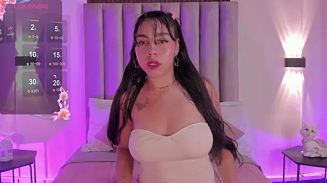 Snapshot of Valentina-Garciia chatting on April 10, 12:21 pm Valentina-Garciia online show from April 10, 12:21 pm