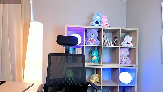 Snapshot of Saphyralux chatting on May 23, 9:30 pm Saphyralux online show from May 23, 9:30 pm