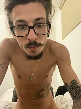 Snapshot of younghotcook chatting on March 28, 3:06 am younghotcook online show from March 28, 3:06 am