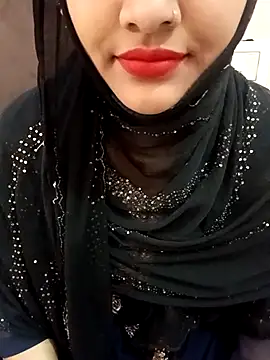 Snapshot of Miss_Noor__ chatting on May 1, 5:45 am Miss Noor online show from May 1, 5:45 am