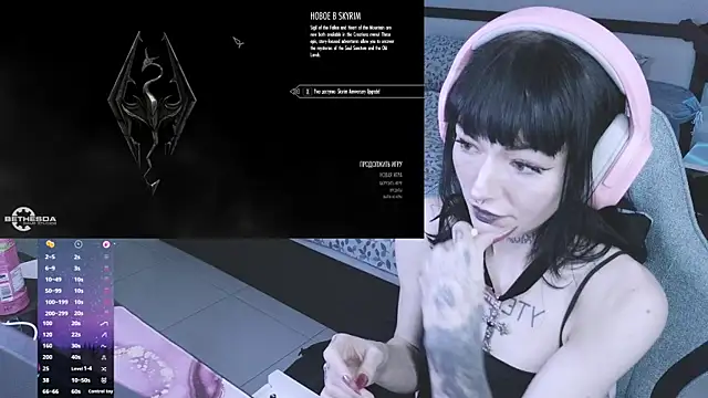 Snapshot of H3xD0ll chatting on July 3, 4:57 pm H3xD0ll online show from July 3, 4:57 pm
