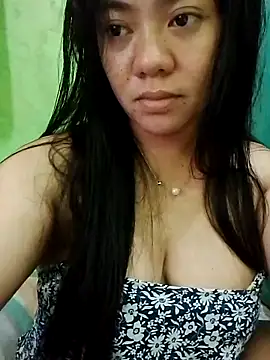 Snapshot of sweety_honey27 chatting on April 6, 2:42 am sweety honey27 online show from April 6, 2:42 am