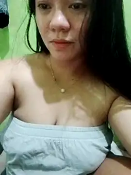 Snapshot of sweety_honey27 chatting on April 16, 8:15 am sweety honey27 online show from April 16, 8:15 am