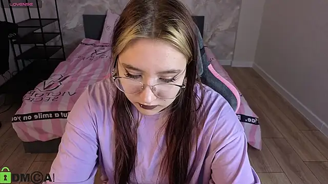 Luna Host online show from April 15, 1:45 am