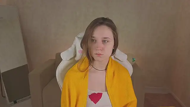 Snapshot of SweetieBlush chatting on April 16, 2:34 am SweetieBlush online show from April 16, 2:34 am