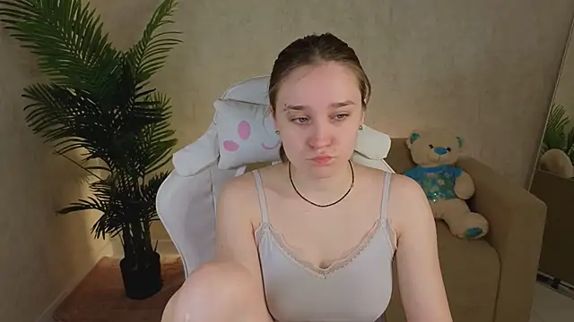 Snapshot of SweetieBlush chatting on April 28, 1:26 am SweetieBlush online show from April 28, 1:26 am