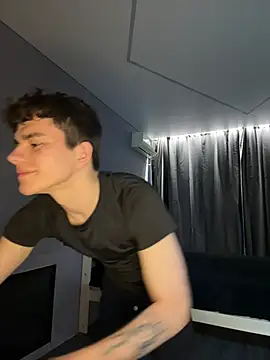 MaxWoolf online show from April 28, 3:17 pm
