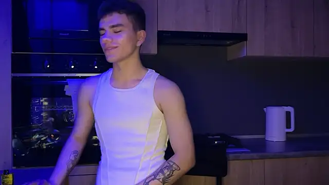Snapshot of MaxWoolf chatting on June 3, 2:33 pm MaxWoolf online show from June 3, 2:33 pm