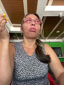 Snapshot of _violeta_99 chatting on April 11, 4:00 pm violeta 99 online show from April 11, 4:00 pm