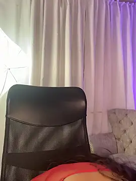 Snapshot of AngelCheerry_ chatting on April 18, 11:36 am AngelCheerry online show from April 18, 11:36 am