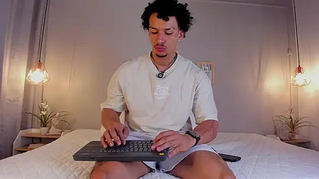 Snapshot of dominik_drake chatting on June 11, 12:25 pm dominik drake online show from June 11, 12:25 pm
