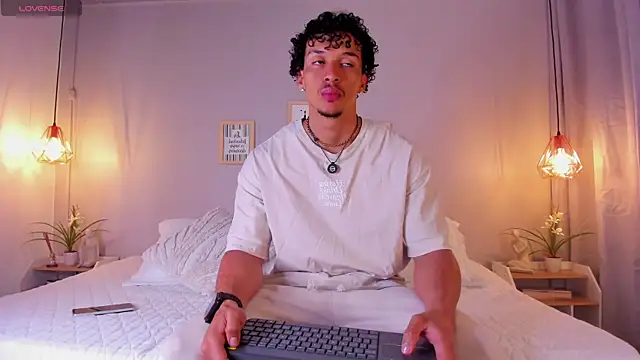 Snapshot of dominik_drake chatting on July 6, 12:13 pm dominik drake online show from July 6, 12:13 pm