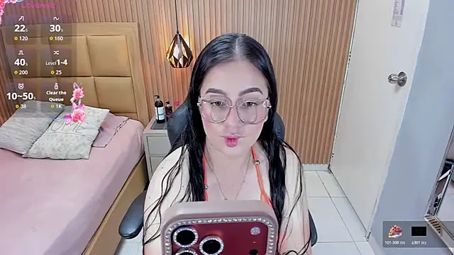 Snapshot of SAMANTHAFIORE2 chatting on May 26, 7:43 pm SAMANTHAFIORE2 online show from May 26, 7:43 pm