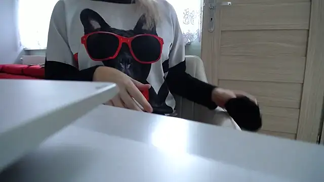 Sexi--Milf online show from January 25, 1:30 pm