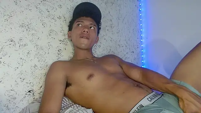 tonydesire  online show from April 11, 8:13 pm