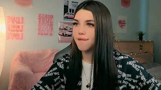 molly rettyy online show from April 30, 3:24 am
