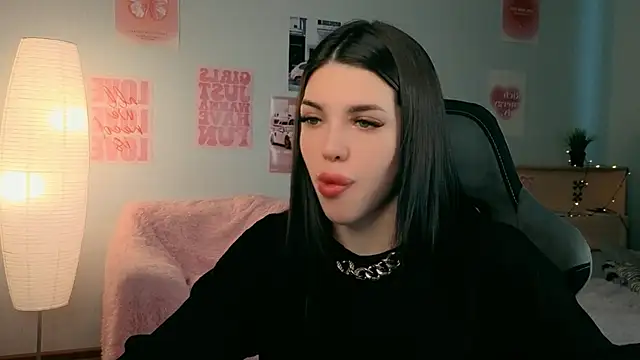 molly rettyy online show from May 2, 4:06 am