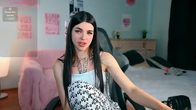 molly rettyy online show from June 19, 5:01 am