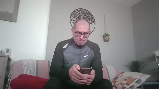 guiss3 online show from May 7, 11:59 am