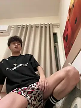 Snapshot of sexyboy-3525 chatting on June 24, 3:22 pm sexyboy-3525 online show from June 24, 3:22 pm