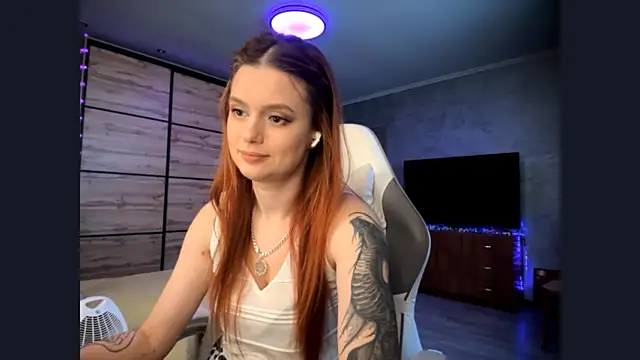 FoxyEmma online show from May 5, 1:41 pm