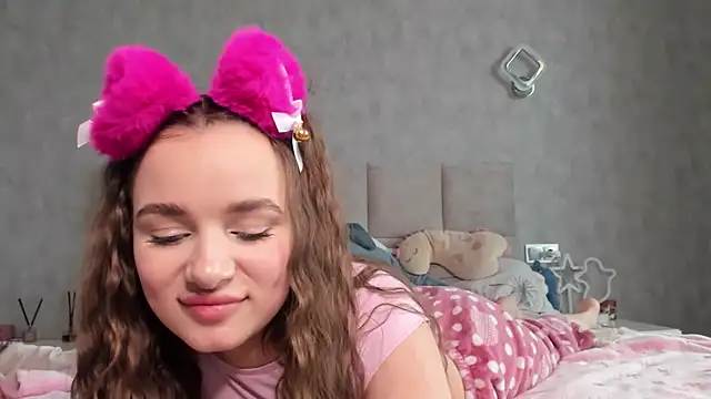 Snapshot of AlinaLuxxx chatting on April 23, 1:02 pm AlinaLuxxx online show from April 23, 1:02 pm