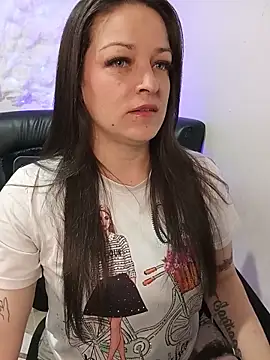 Snapshot of Isa_bluee chatting on June 6, 1:32 am Isa bluee online show from June 6, 1:32 am