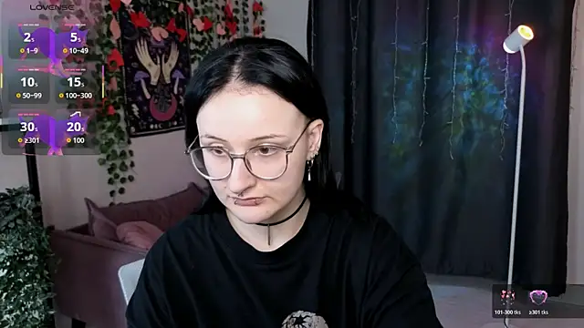 Snapshot of Ame_Core chatting on April 2, 2:15 pm Ame Core online show from April 2, 2:15 pm