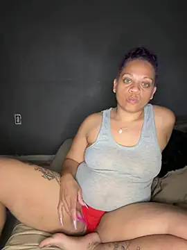 Snapshot of SHY_QUINN chatting on May 4, 12:23 pm SHY QUINN online show from May 4, 12:23 pm
