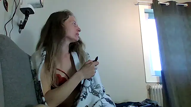 Snapshot of BlondeXtar chatting on April 24, 5:54 am BlondeXtar online show from April 24, 5:54 am