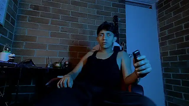 ethann2  online show from June 8, 11:38 pm