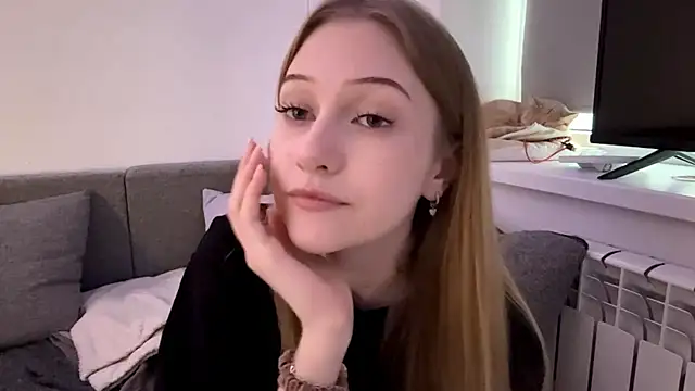 Snapshot of KatrineDrea chatting on April 18, 3:38 pm KatrineDrea online show from April 18, 3:38 pm