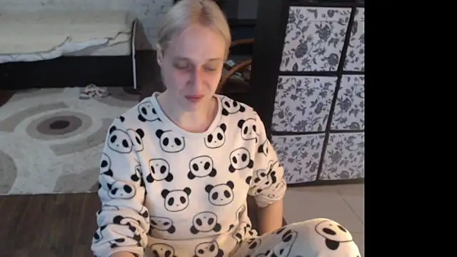 Snapshot of Sweet_hot_shrmp chatting on April 16, 3:35 pm Sweet hot shrmp online show from April 16, 3:35 pm