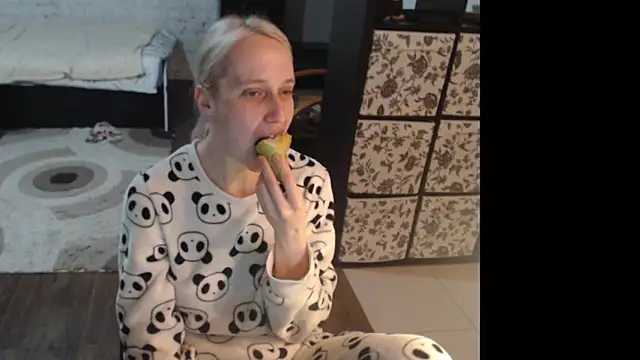 Snapshot of Sweet_hot_shrmp chatting on April 19, 8:55 pm Sweet hot shrmp online show from April 19, 8:55 pm