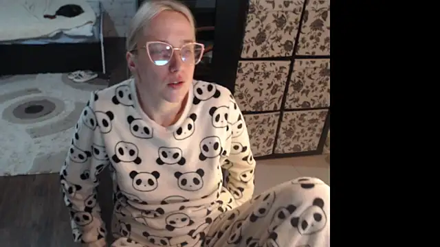 Snapshot of Sweet_hot_shrmp chatting on April 23, 12:45 am Sweet hot shrmp online show from April 23, 12:45 am