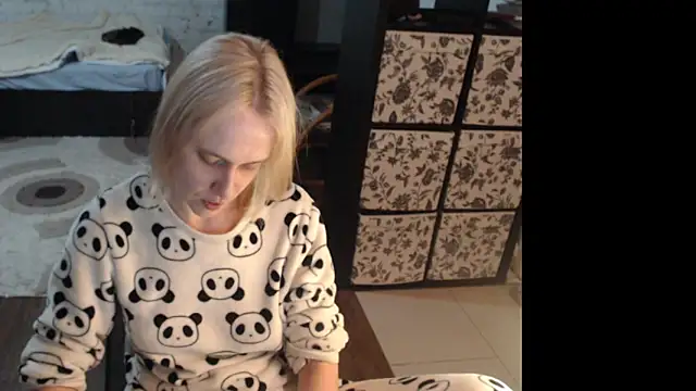 Snapshot of Sweet_hot_shrmp chatting on April 26, 8:28 pm Sweet hot shrmp online show from April 26, 8:28 pm