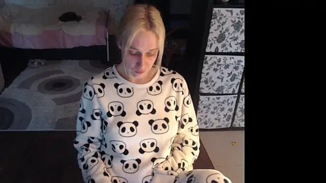 Snapshot of Sweet_hot_shrmp chatting on May 2, 3:22 am Sweet hot shrmp online show from May 2, 3:22 am